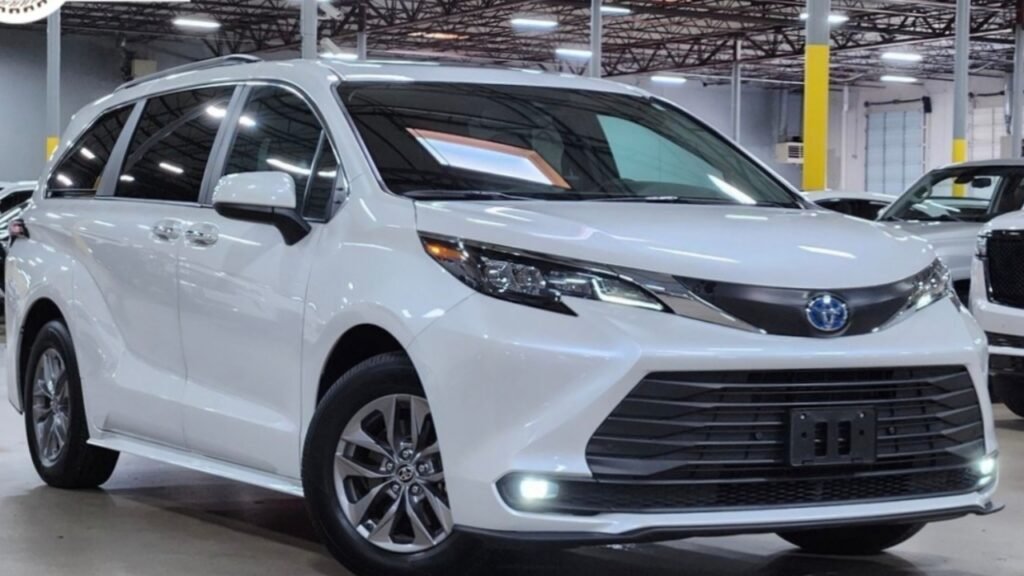 Toyota Sienna 2025