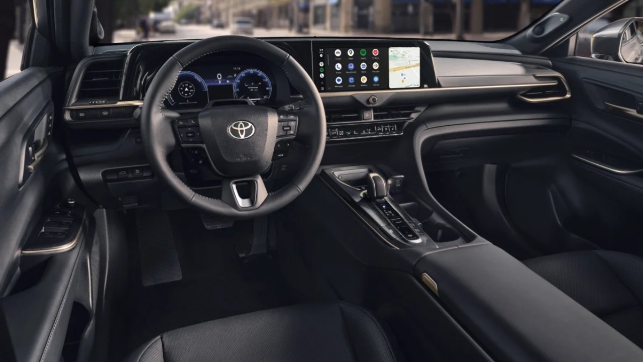 Toyota Crown Interior