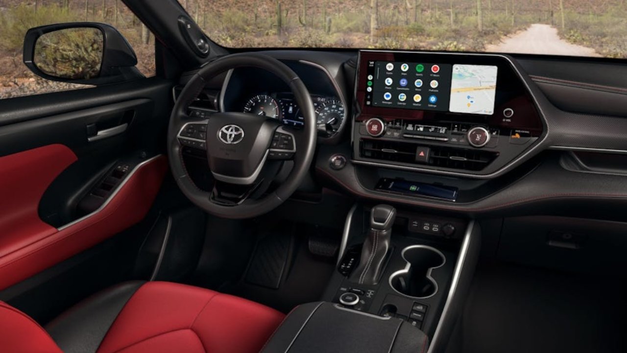 Toyota Highlander Hybrid interior